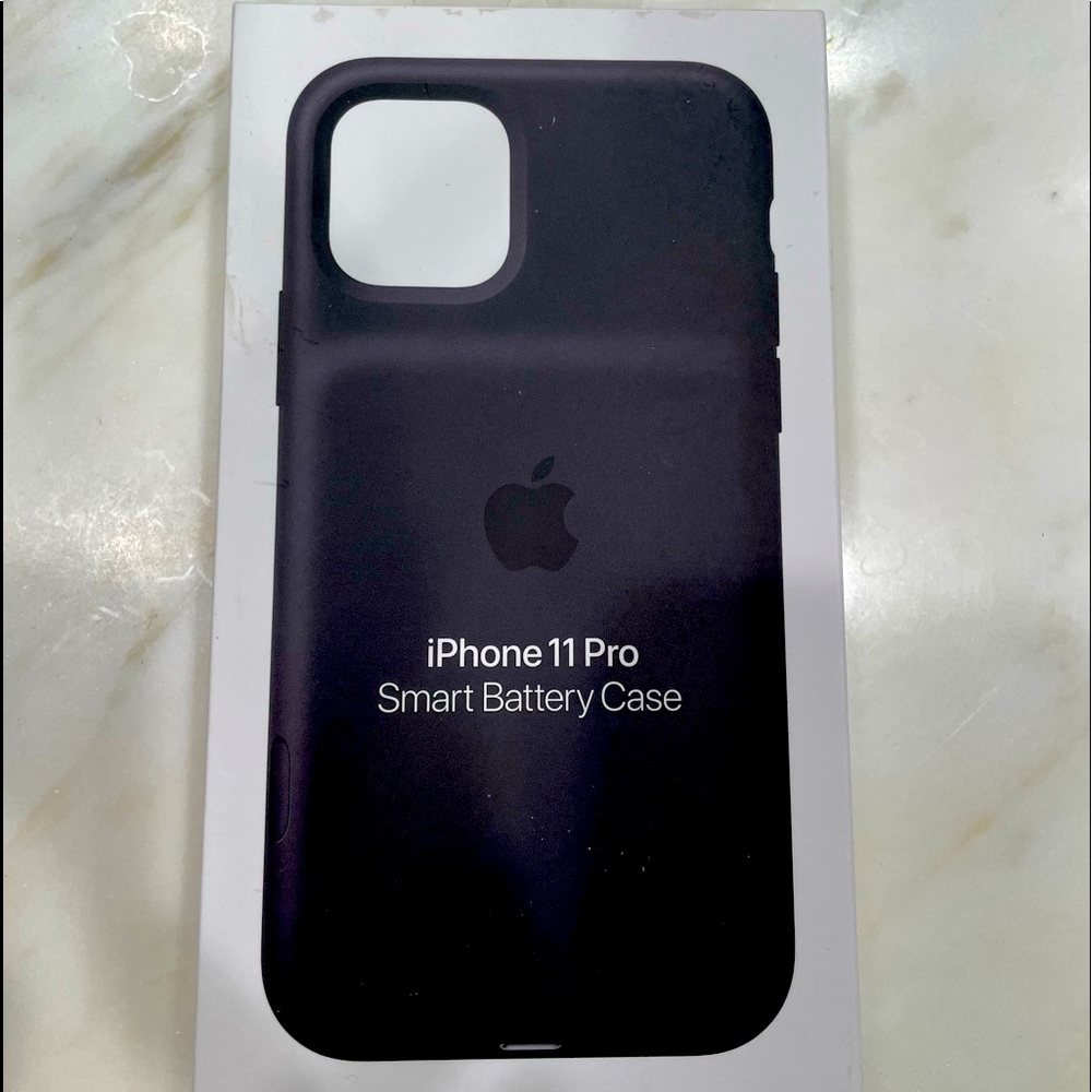 iPhone 11 Pro battery case! Gives you a full charge and protects your phone. ⚡️